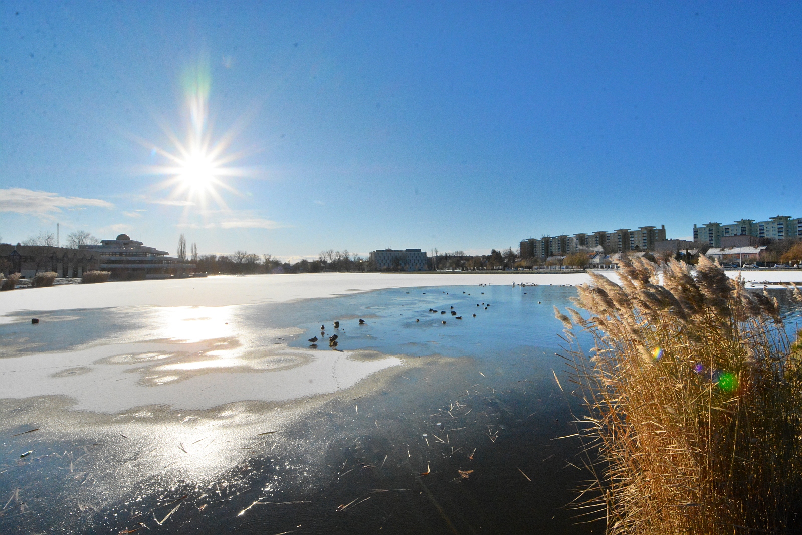 Szigorúan tilos rálépni a fehérvári tavak jegére!